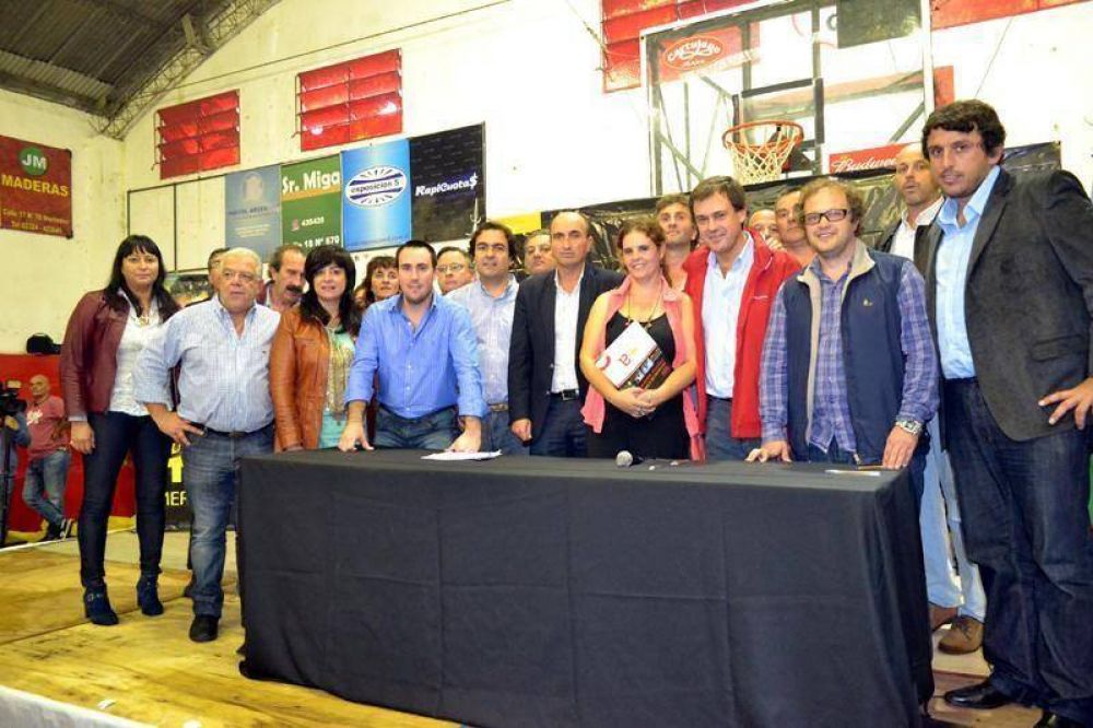 Olavarrienses en el lanzamiento de "La Liga de Concejales del Frente Renovador"