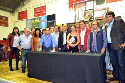 Olavarrienses en el lanzamiento de "La Liga de Concejales del Frente Renovador"