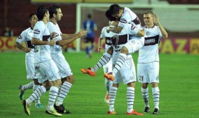 Lan�s tumb� al l�der del campeonato