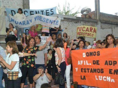 Docentes paran por tiempo indeterminado