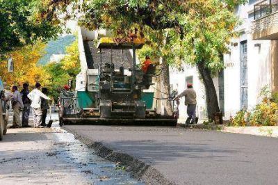Repavimentan la calle Santiago del Estero