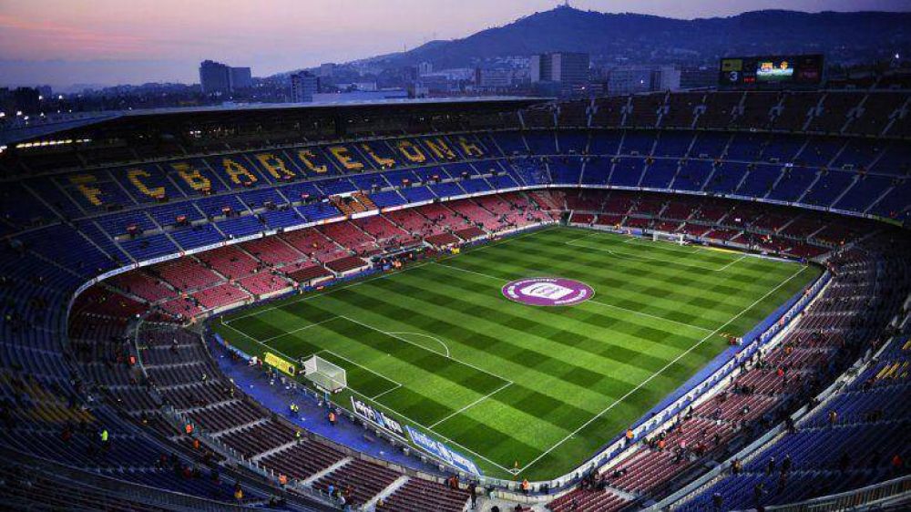 Socios del Barcelona aprobaron la renovaci�n del Camp Nou