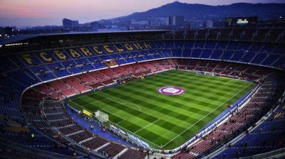 Socios del Barcelona aprobaron la renovaci�n del Camp Nou
