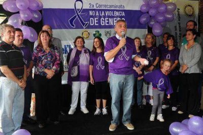 M�s de mil mujeres caminaron contra la violencia de g�nero en Tigre