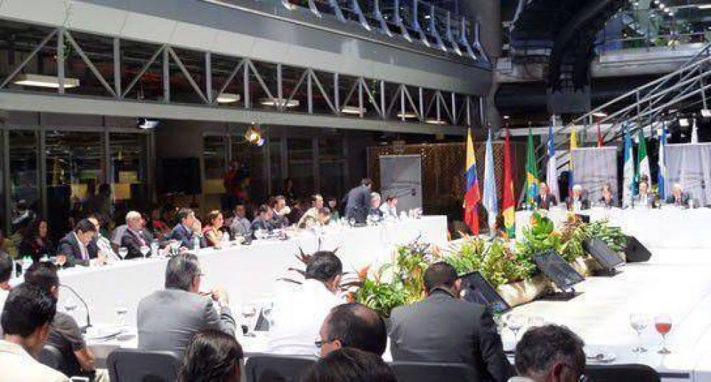 Corral expuso en Medell�n sobre gesti�n de riesgos