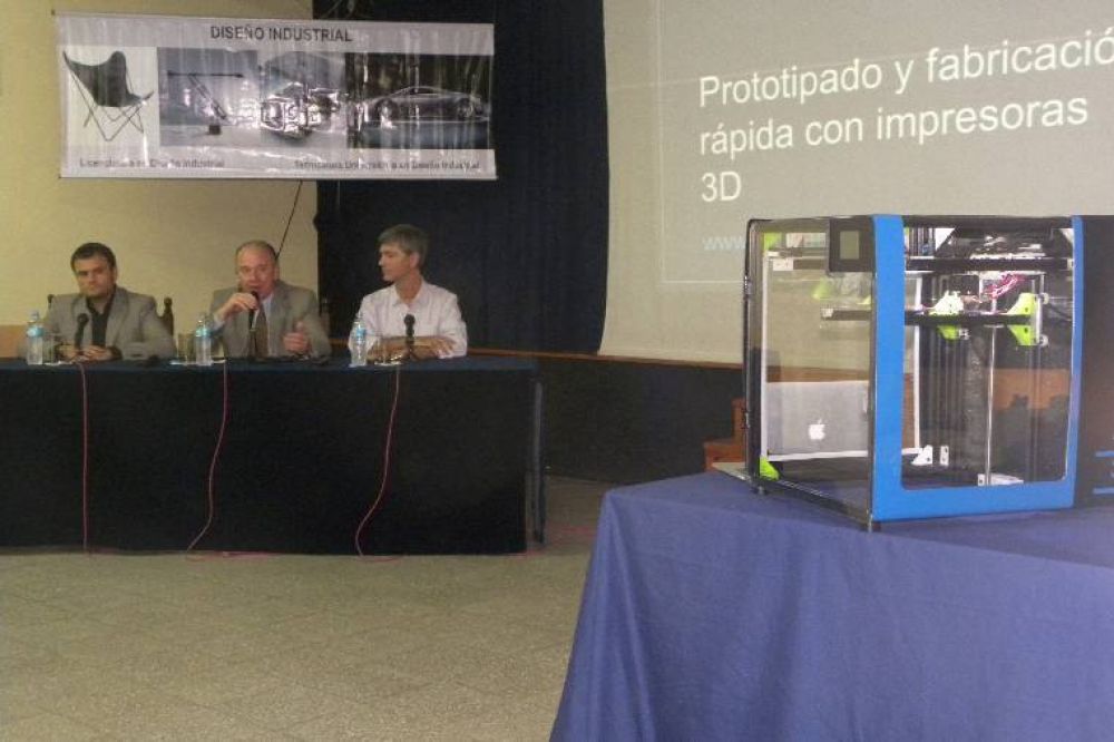 Alumnos de Dise�o Industrial desarrollaron una impresora 3D