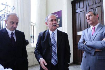 No hay connivencia con el poder, dice Terraf