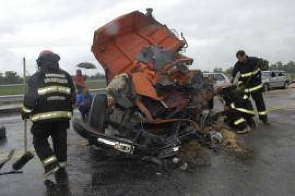 Bomberos de Tucum�n atienden m�s accidentes de tr�nsito que incendios