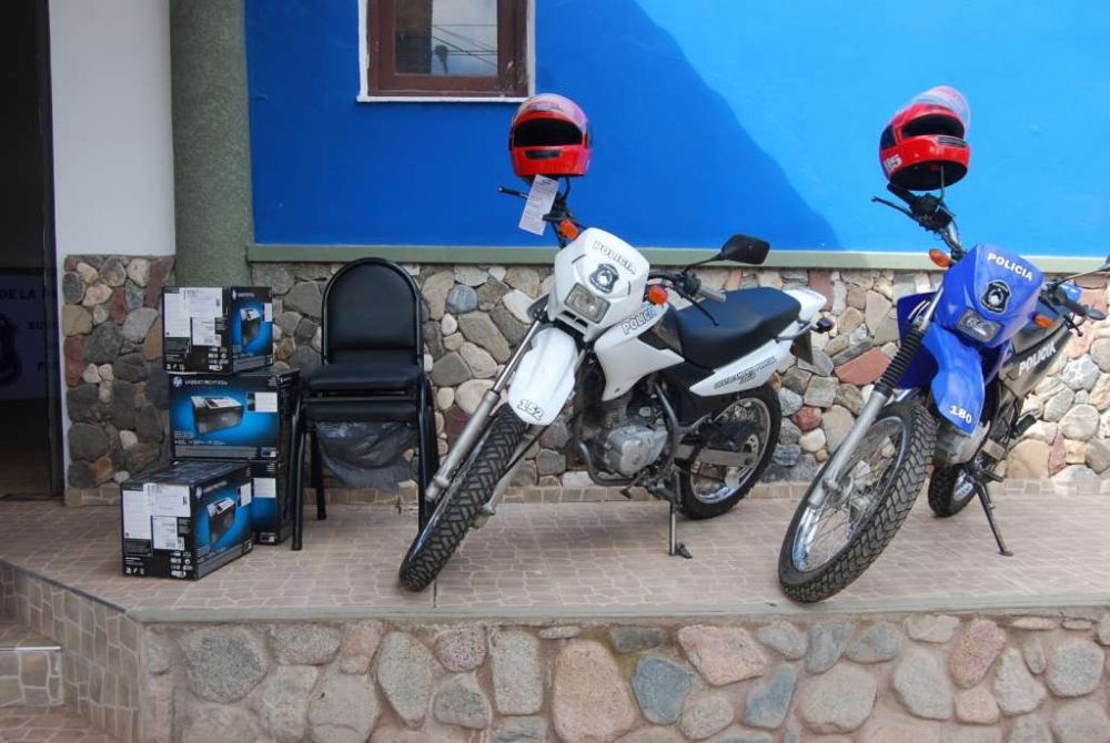 Entregaron motos y equipamiento a la polic�a de Villa Uni�n y zonas aleda�as