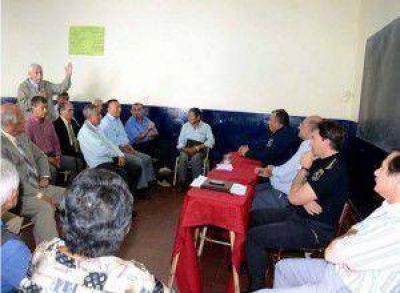 Matuk se reuni� con personal retirado de la polic�a de la provincia