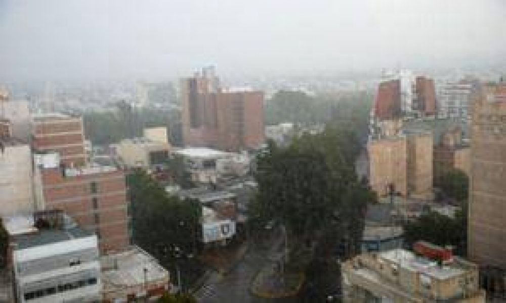 Suspenden las clases y el transporte en espera de una gran tormenta para este lunes