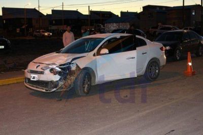 Conductora herida tras impactar a un remis