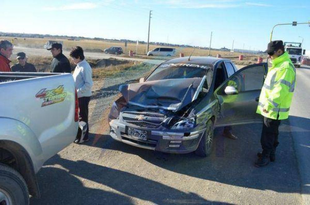 Choc� desde atr�s a una camioneta en el acceso a Chacra XIII
