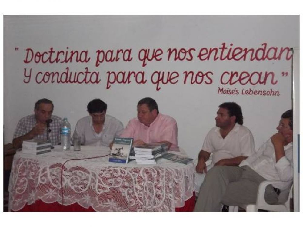 �En este pa�s sobran los candidatos y faltan dirigentes�, consider� Rogel
