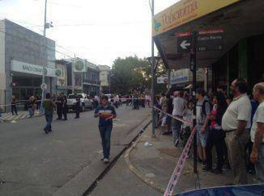 Asalto al banco en Bernal: la banda habr�a robado un blindado en Moreno