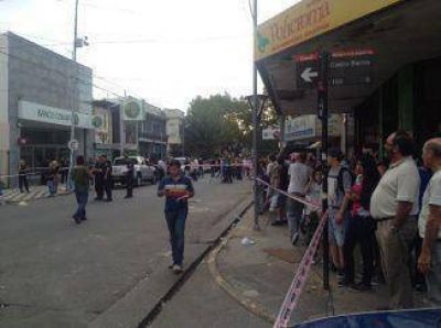 Asalto al banco en Bernal: la banda habr�a robado un blindado en Moreno