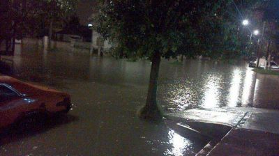 Diluvi� en la Ciudad y a�n rige un alerta por tormentas fuertes o severas