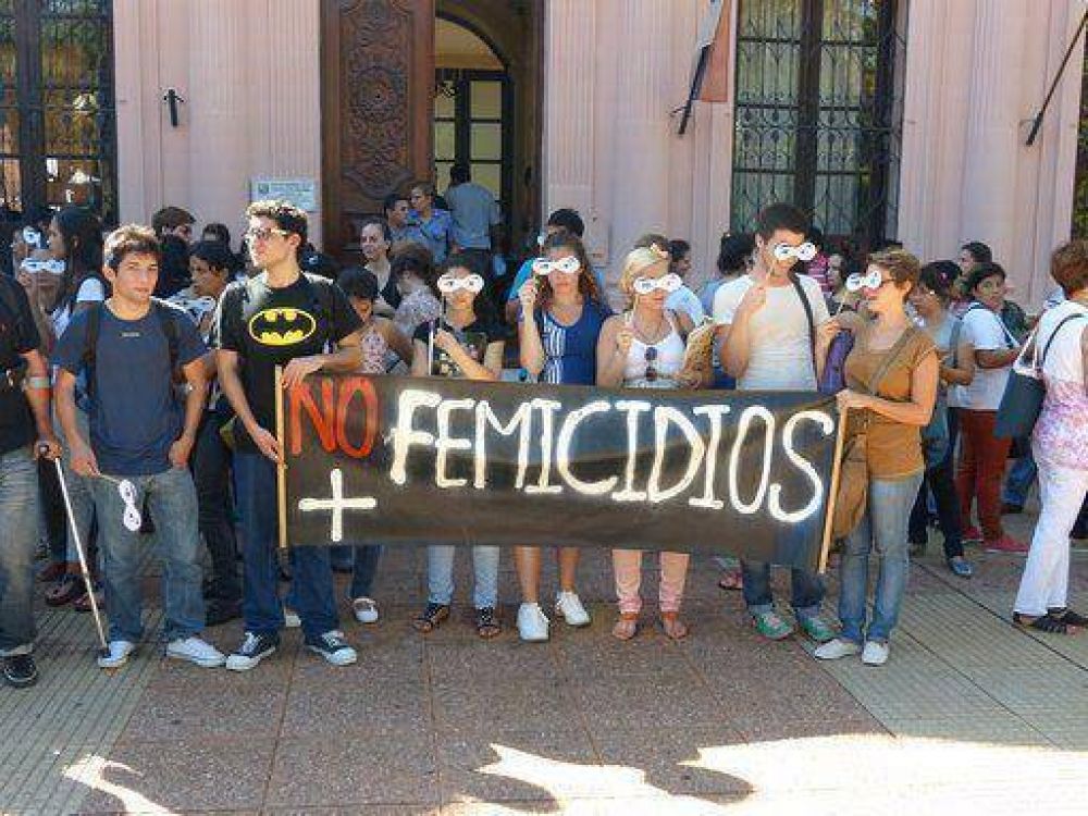 Reclamaron justicia y que la opini�n p�blica no olvide el femicidio de Luc�a Maidana
