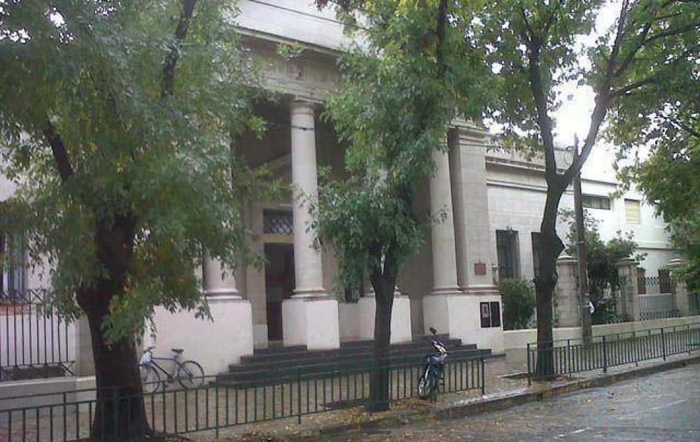 Desalojaron una escuela primaria en Crdoba por olor a gas