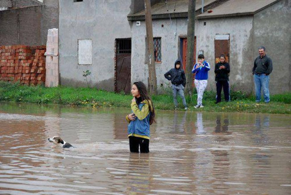 Santa Rosa: hay casas anegadas por la fuerte lluvia en la Per�n y el barrio Almafuerte