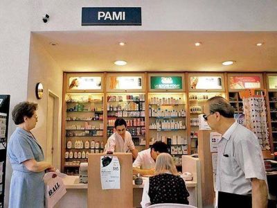 El Colegio de Farmace�ticos advirti� que cortar� la entrega de remedios al PAMI por una deuda millonaria