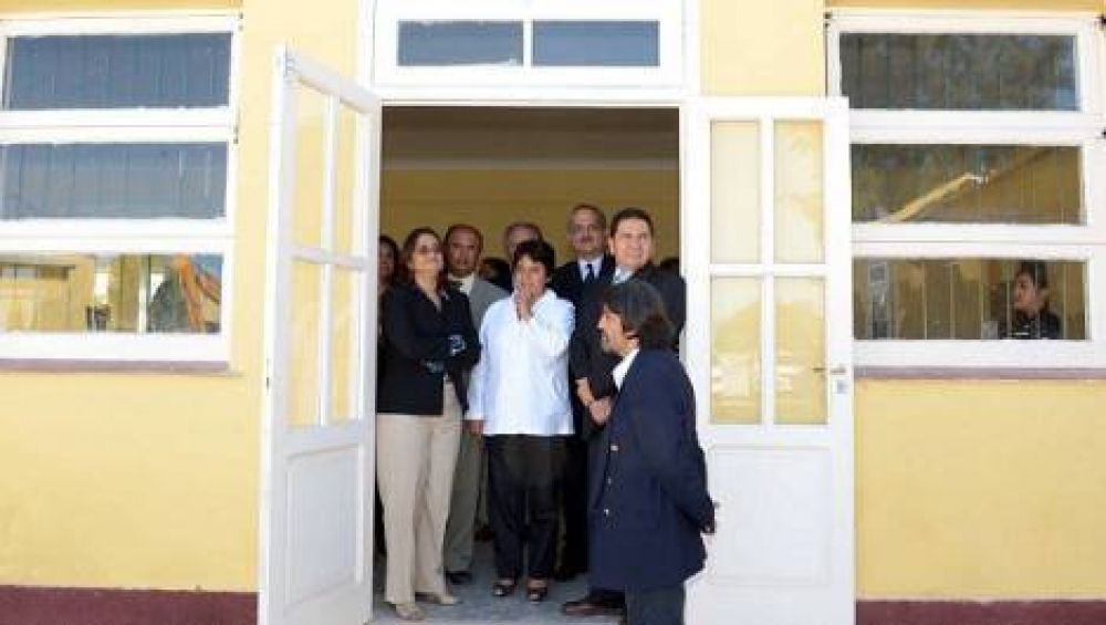 La escuela de Sij�n reabri� sus puertas, despu�s del alud