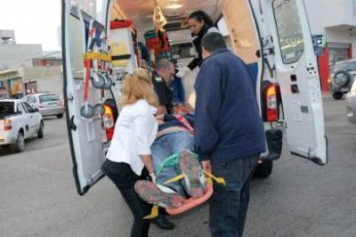 Joven motociclista accidentado tras chocar contra camioneta