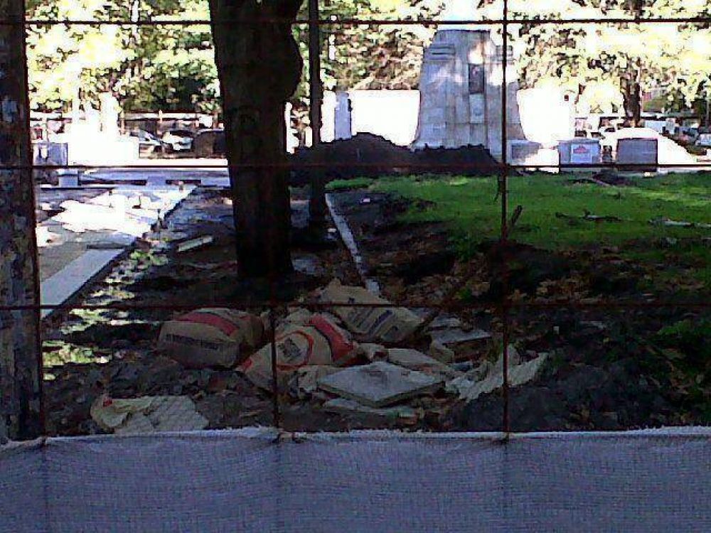 �Qu� pasa con la Plaza San Mart�n? �Est� clausurada? Hay gato encerrado