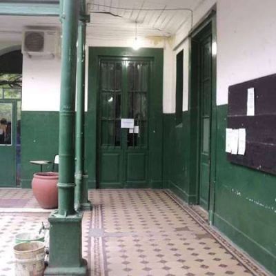 Alumnos del instituto Castro Barros contin�an el reclamo por una sede