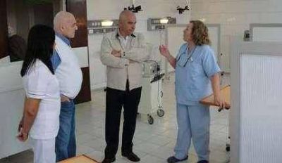 Obras: Echeverr�a junto a funcionarios visit� el Hospital