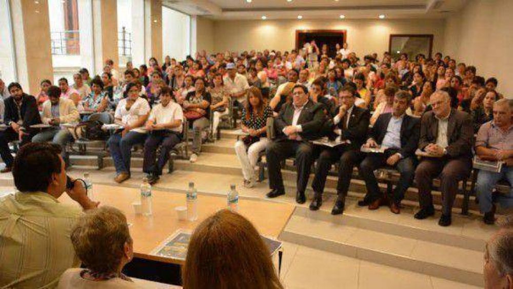 Lanzaron la Consulta Popular "Todos por los que menos tienen"