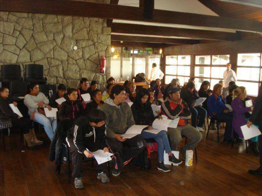Capacitan a cooperativistas