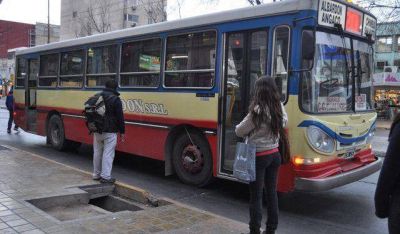 Los colectiveros confirmaron el paro del jueves y recibieron duras cr�ticas