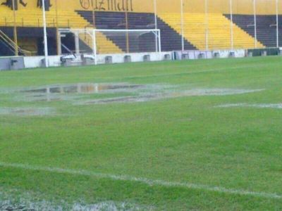 Por la lluvia, se suspendi� el partido entre Olimpo y Gimnasia