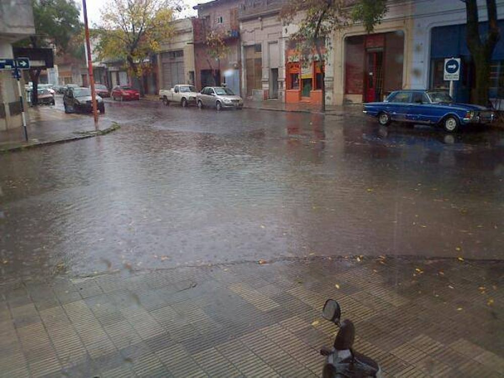Cayeron m�s de 60 mil�metros en la ciudad y hubo varios problemas