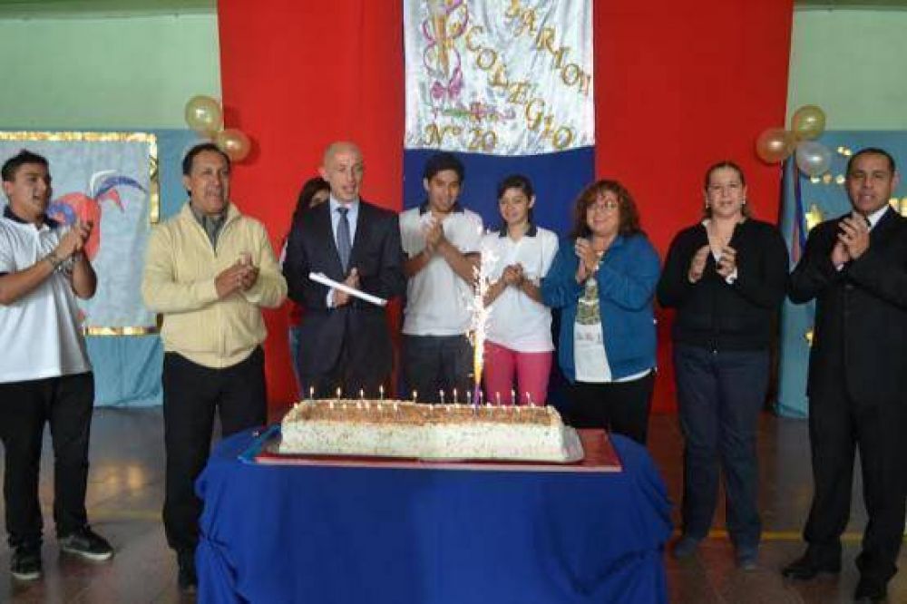 Vicegobernador presente en el aniversario del Polimodal N� 20
