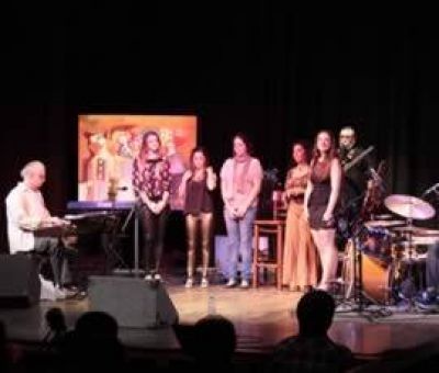 Un homenaje hecho canci�n en el Teatro