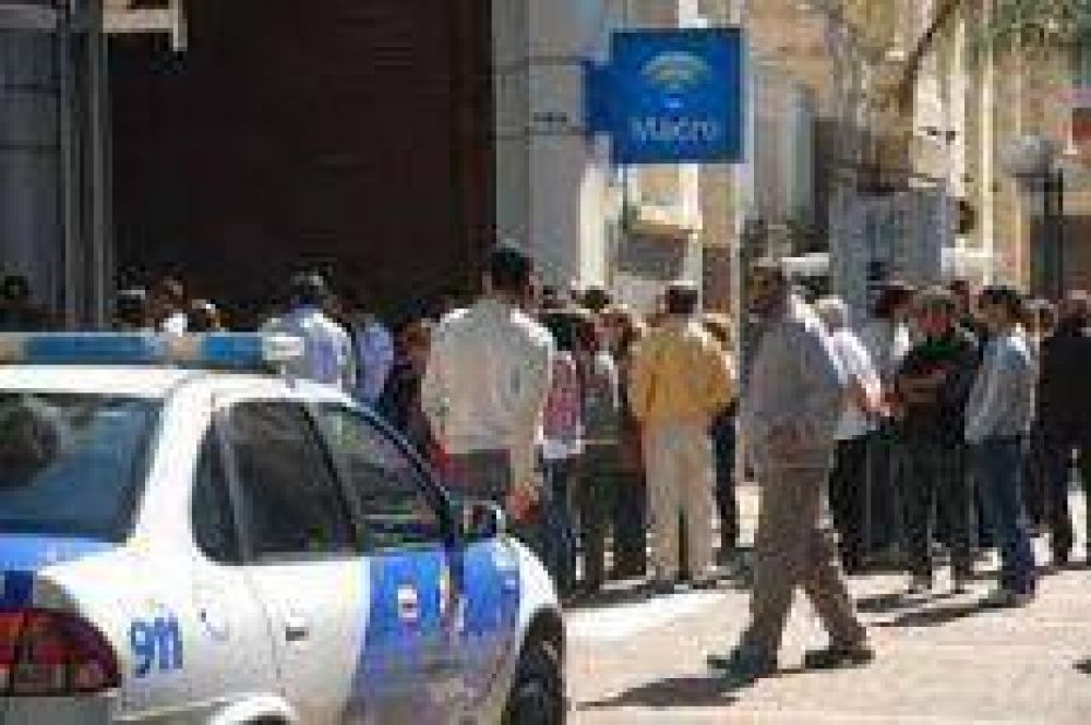 Expectativa por la adhesi�n de los bancarios al paro