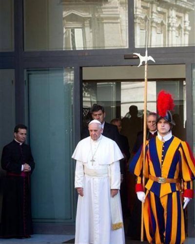 El Papa pone fin a las especulaciones: seguir� operativo el banco del Vaticano