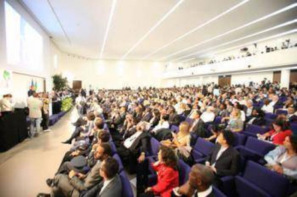 Mor�n expone sobre pol�ticas participativas en el 7mo Foro Urbano Mundial