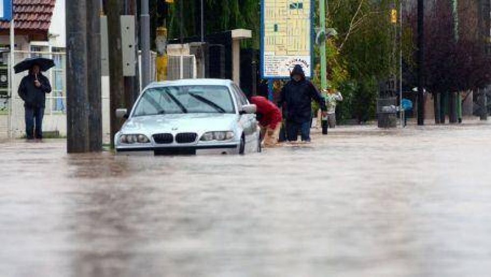 Temporal: son m�s de 3 mil los evacuados en el pa�s