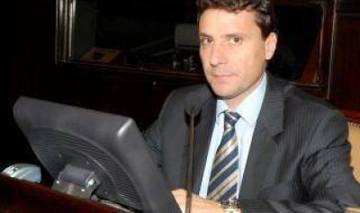 La Porta presenta informe de obras en Diputados