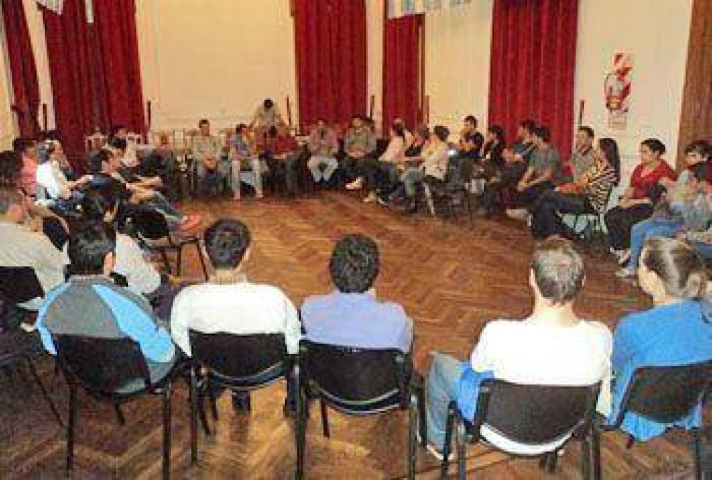 D�ficit habitacional: el intendente recibi� ayer a beneficiarios del Procrear que necesitan terrenos