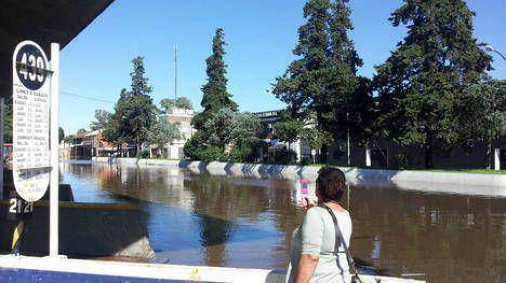 Luj�n: decenas de evacuados y se espera que el r�o supere los cuatro metros