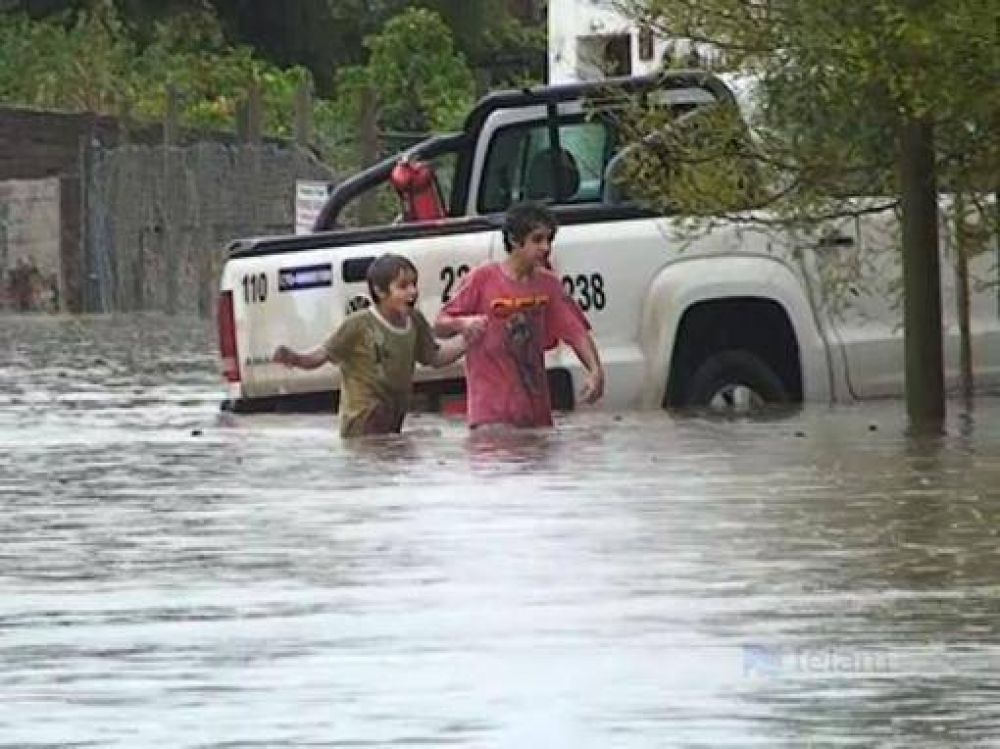 M�s de 1.400 evacuados en Neuqu�n por el temporal de lluvia