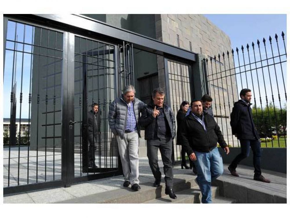 Urribarri continu� en R�o Gallegos con su campa�a por la �continuidad expl�cita�