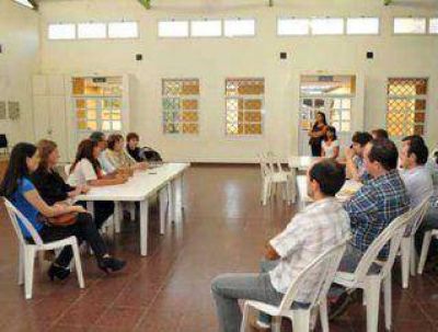 Inauguraron secundario para trabajadores av�colas