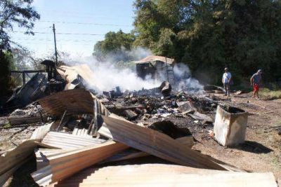 Tras fallecimiento de un hombre baleado en La Lata, incendian dos casas en el barrio