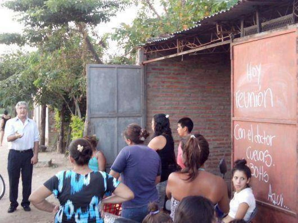 Cuevas transmiti� confianza a vecinos del barrio R�o Paran� sobre regularizaci�n de terrenos
