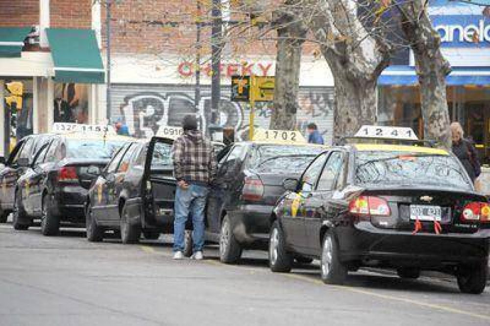 Circular�n taxis y abrir�n bancos, comercios y estaciones de servicio